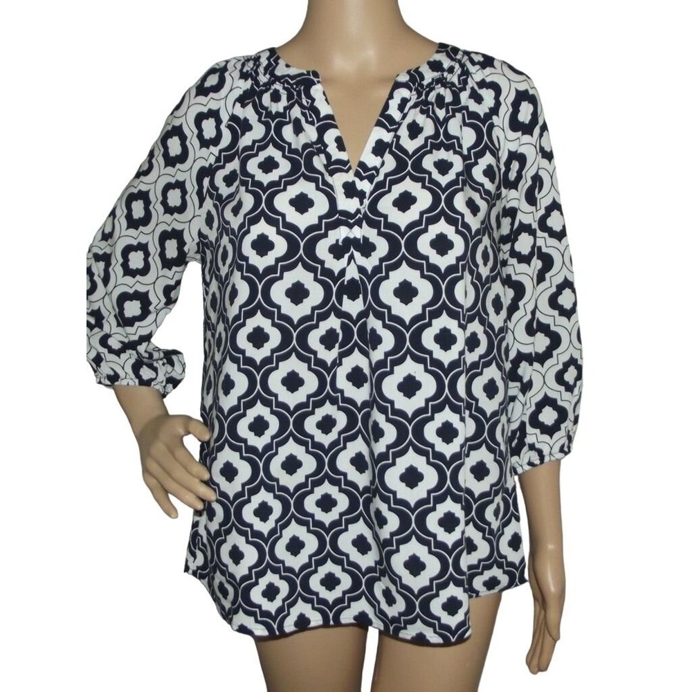 Crown & Ivy Tunic Blouse Size Medium navy blue white bold geo print shirt top v-